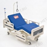 Функциональная медицинская кровать с механическими регулировками металлического ложа и пластиковыми боковыми ограждениями